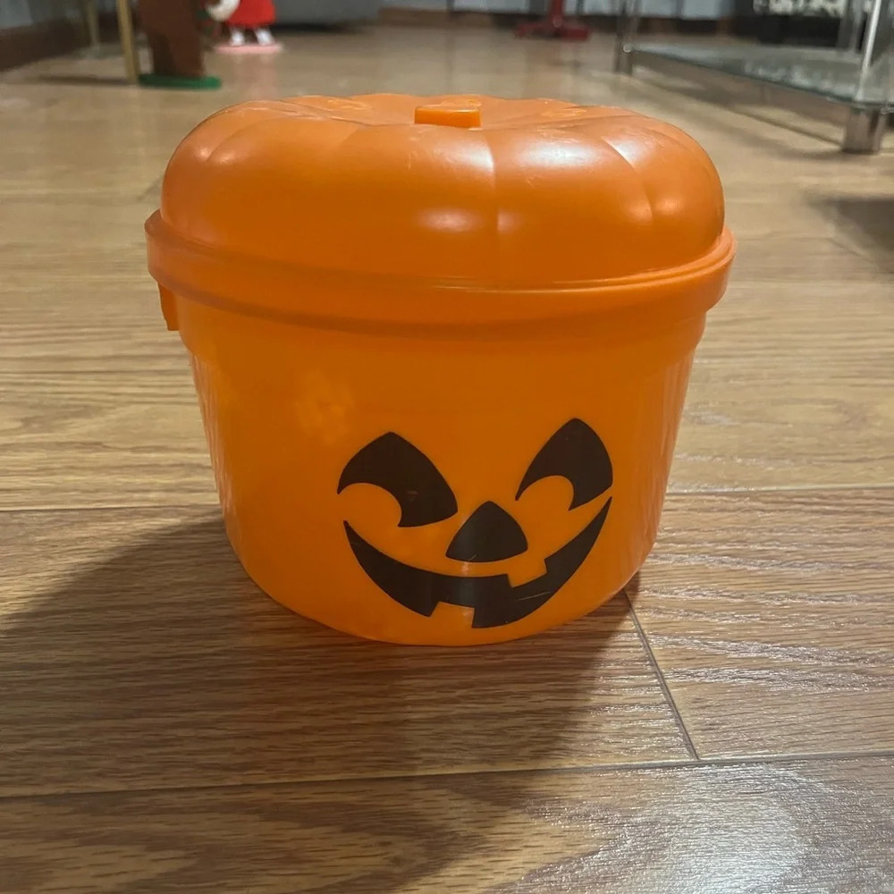 Vintage 1986 McDonald’s Halloween Bucket